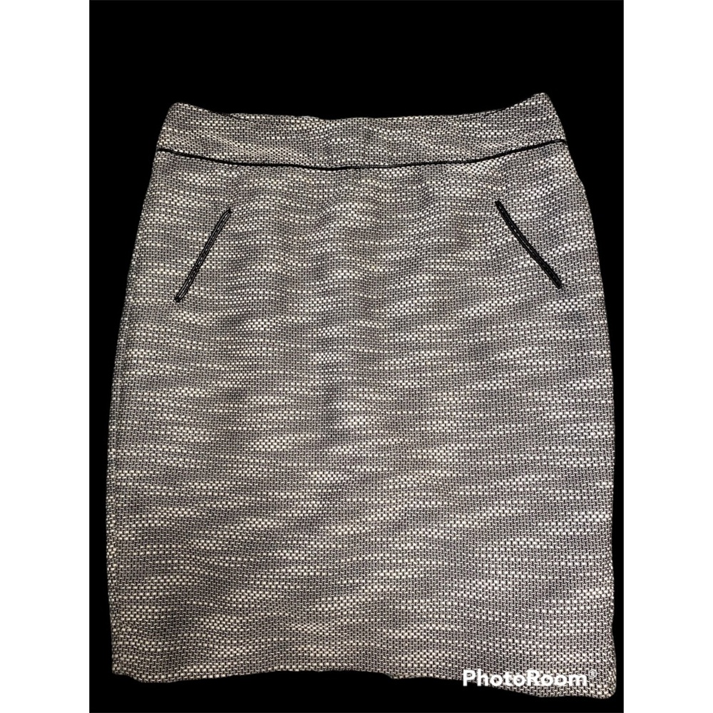 Cynthia Rowley pencil skirt, lined. Sz.14 with leatherette piping detail. 3 /20
